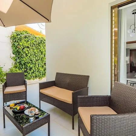 Apartment The Nest Of Urban Living By 8essentially Chania (Crete)